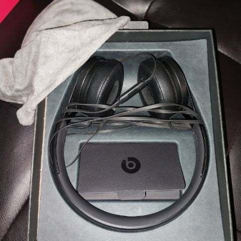 Beats by Dre wired EP headphones